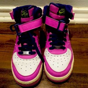 Youth Nike Air Force 1. size 6 1/2